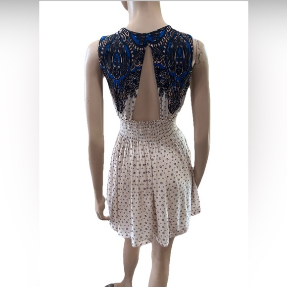 Elegant Blue and White Women's Dress - Picture 3 of 16